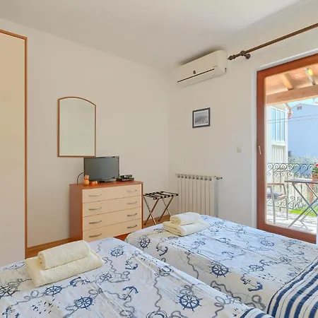 Christina * بولا