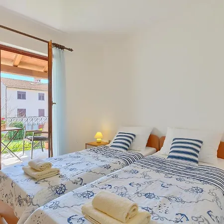 Christina 아파트 *