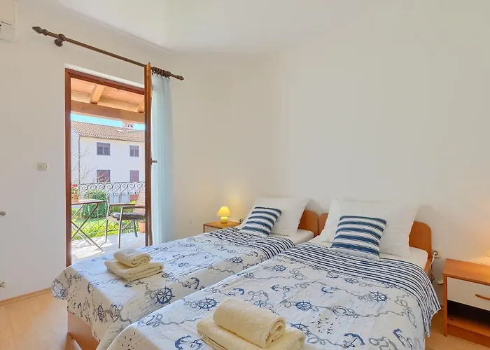 Christina Apartment *