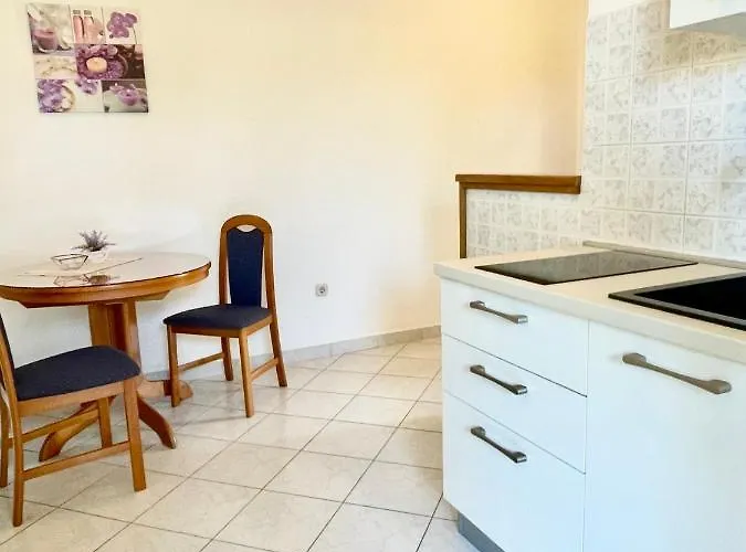 Christina شقة بولا